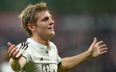 三亿电竞动态-佩里西奇任意球直挂球门上角