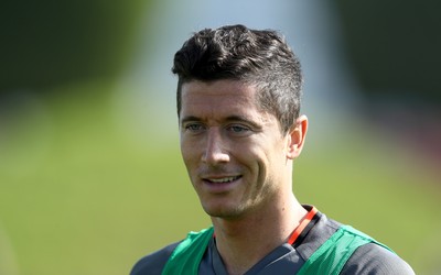 三亿电竞动态-佩里西奇头球攻门击中横梁