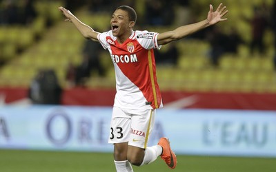 三亿电竞快讯-内马尔突破造红牌